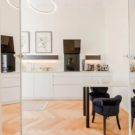 Heart Of 3-br Only 100m From The Palais Des Festivals Lejlighed Cannes